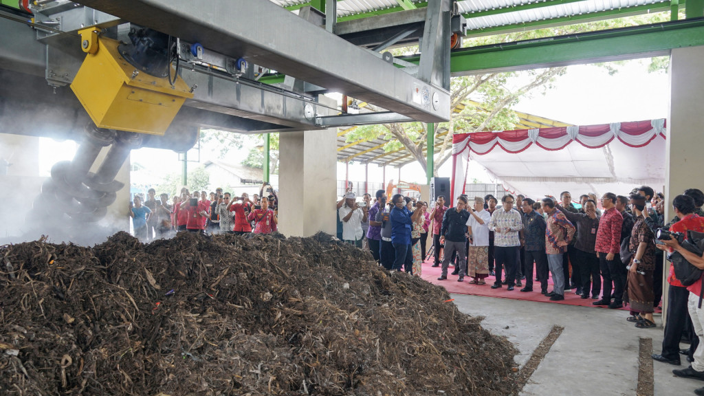 Peresmian Mesin RA-X di TPST Mengwitani, Solusi Penanganan Sampah Organik